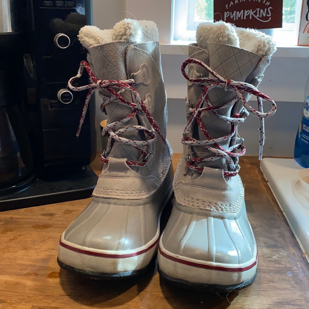 Woman’s Llbean snow boots